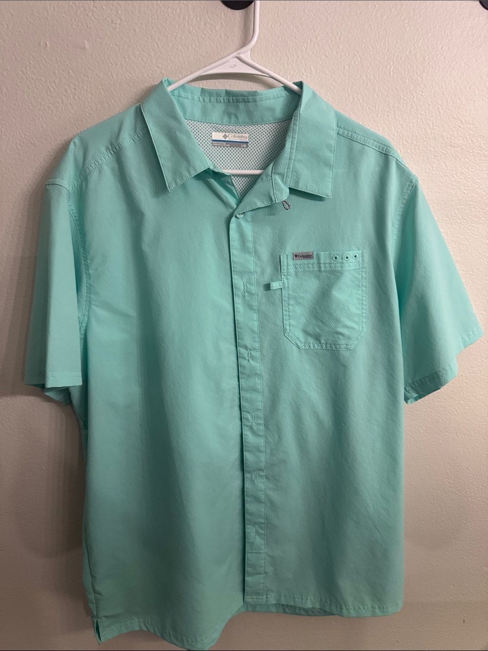 Columbia Short-Sleeve Button-Down Shirt in Mint